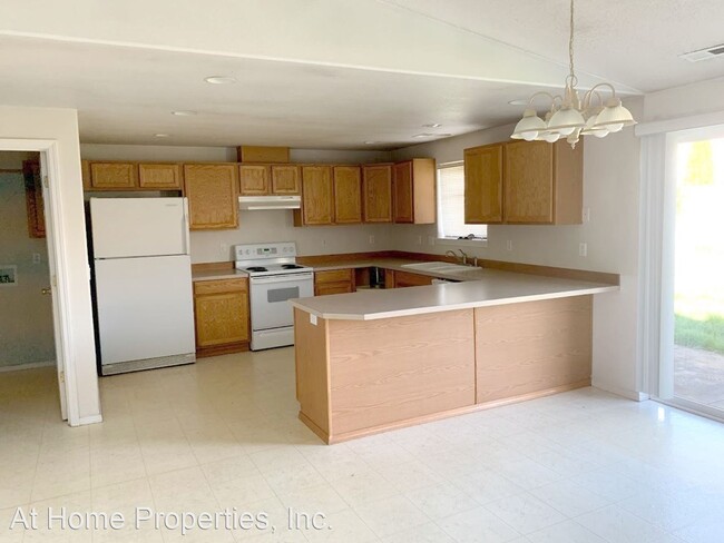 Foto del edificio - 3 br, 2 bath House - 8776 Box Elder St