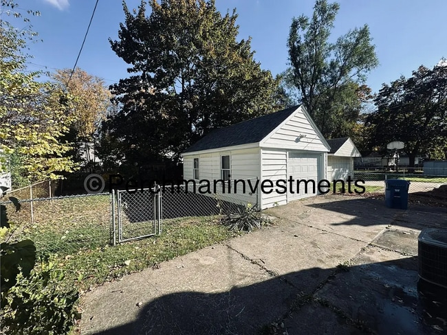 Building Photo - 9576 Columbia St