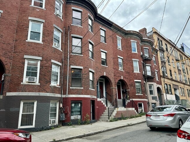 Building Photo - 11 Linden St
