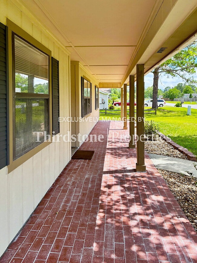 Building Photo - 2004 Shadowlawn Dr