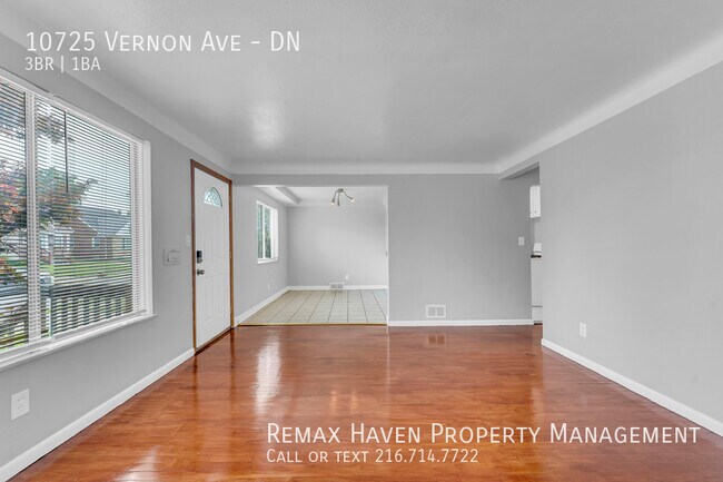 Foto del edificio - 10725 Vernon Ave