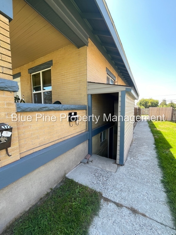 Building Photo - 461 1/2 I Street