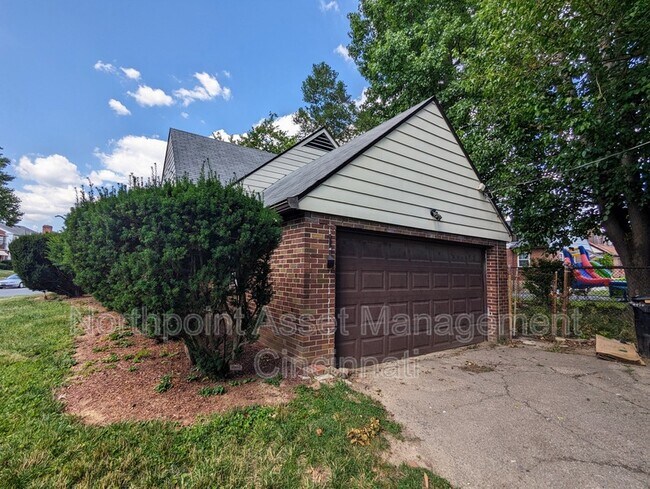 Building Photo - 7320 Brookcrest Dr
