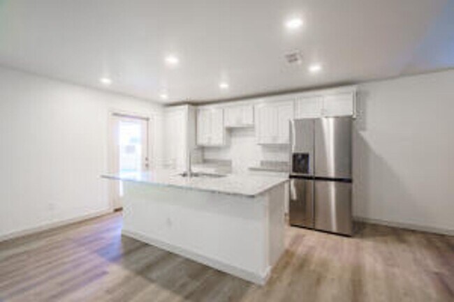 Building Photo - Make Your Move to Chapel Hill