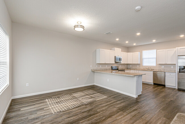 Building Photo - 927 Sable Cir SE