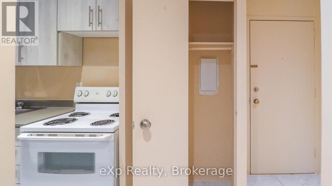 Building Photo - 205 - 84 SECOND STREET