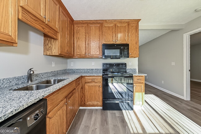 Building Photo - 165 Dixboro Dr