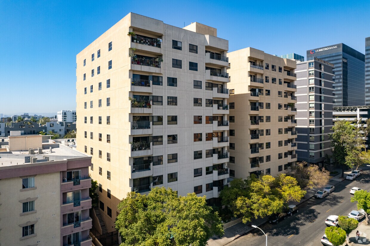 727 S Ardmore Ave - Richmore Gardens Twin Towers