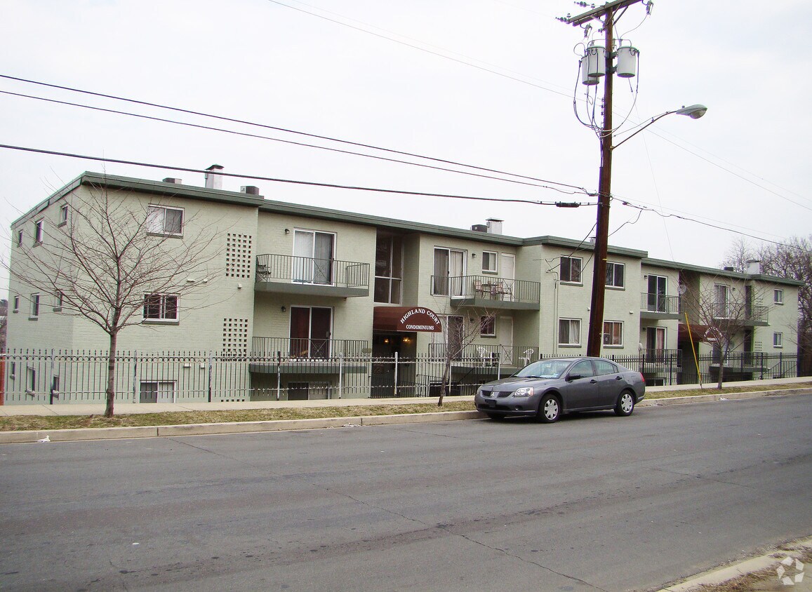 Foto del edificio - Highland Court Condos