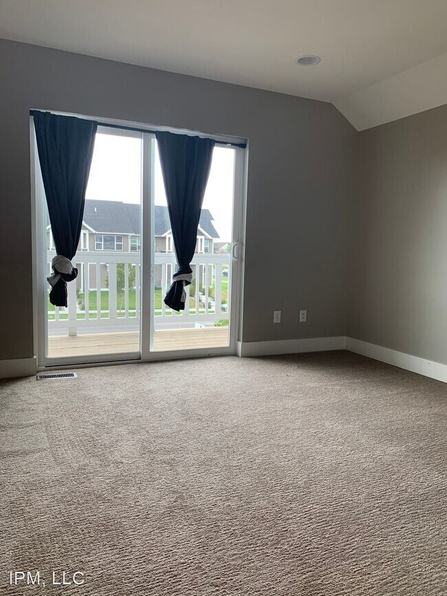 Building Photo - 3 br, 2.5 bath House - 572 N Laurel Parkway