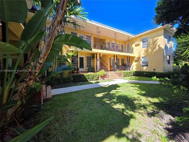 Foto del edificio - 8024 Harding Ave