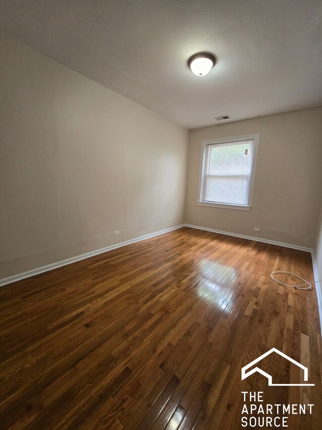 Building Photo - 3753 W Sunnyside Ave