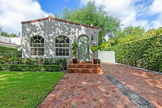 Building Photo - 1502 El Rado St