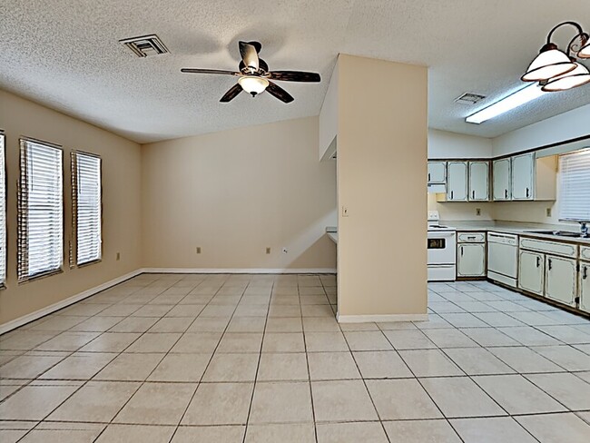 Foto del edificio - 32719 Blossom Ln