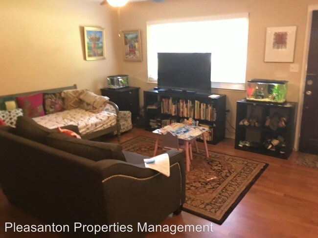 Building Photo - 2 br, 1 bath House - 2305 Foothill Rd. #1