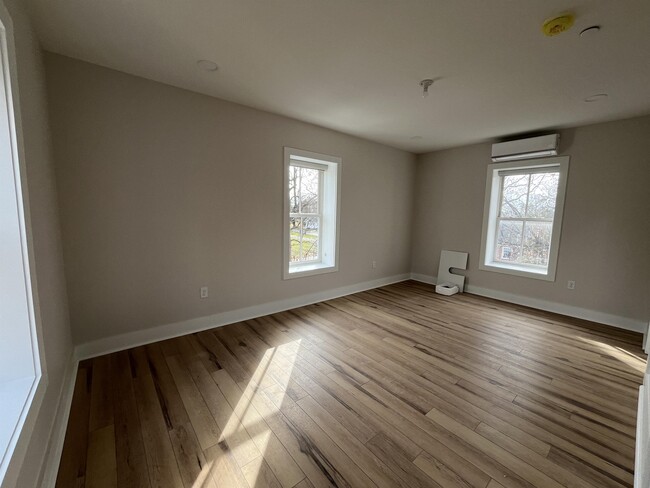 Foto del edificio - 515 E Washington St
