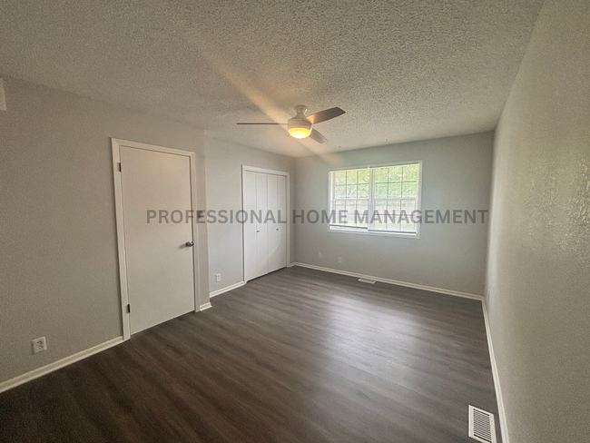 Foto del edificio - Welcome to your beautifully renovated 4-be...