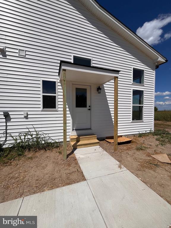 Building Photo - 8641 Sandy Beach Ln