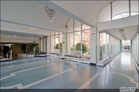 Foto del edificio - 5440 Little Neck Pkwy