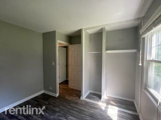 Building Photo - 3 br, 1 bath House - 33 S Prairie St