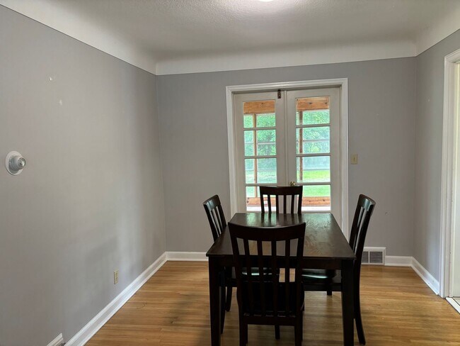 Foto del edificio - Charming Home in Prime Edina Location