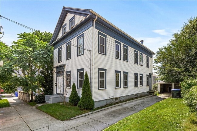 Building Photo - 207 Power St