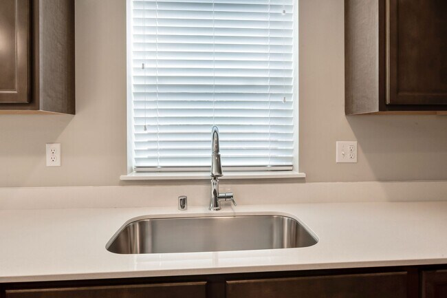 Foto del edificio - Newly Built 4bd 2.5ba in LSSD