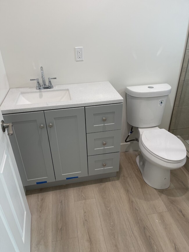 Foto del edificio - 8142 Redbush Ln