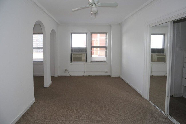 Building Photo - 444 W Saint James Pl