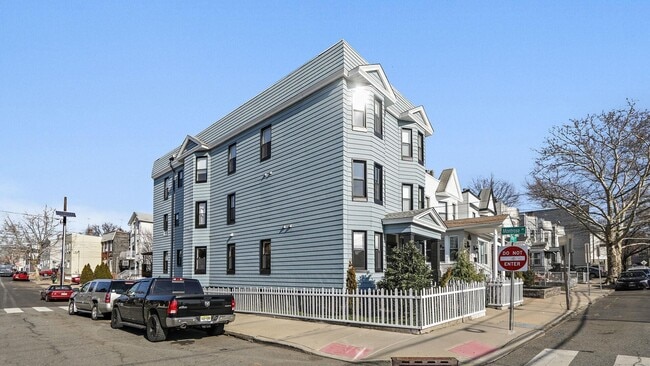 Building Photo - 38 Troy St