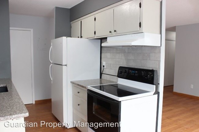 Building Photo - 2 br, 1 bath House - 921 7th St S #1