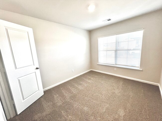 Building Photo - 60 Ruffian Ct