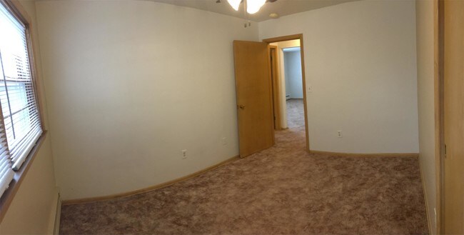 Building Photo - 1211-11 1/2 11 1/2 St N