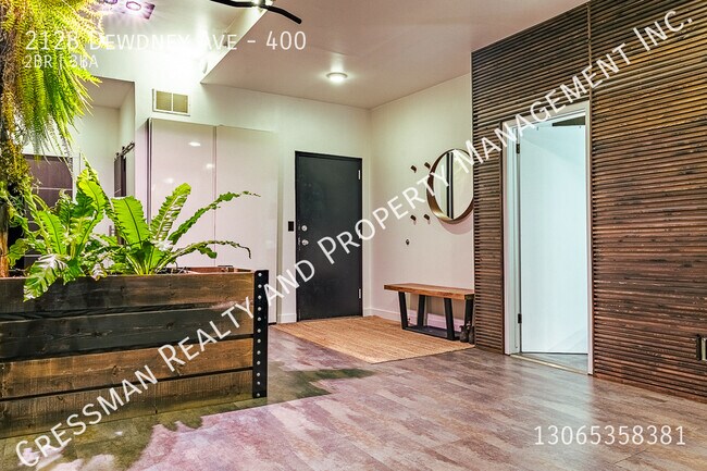 Photo du bâtiment - Unique, 2 bed, 3 bath FURNISHED apartment located in Warehouse district, Regina, SK
