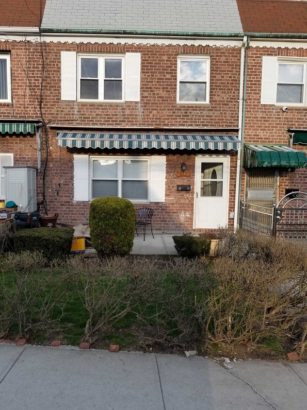Primary Photo - 2141 Batchelder St