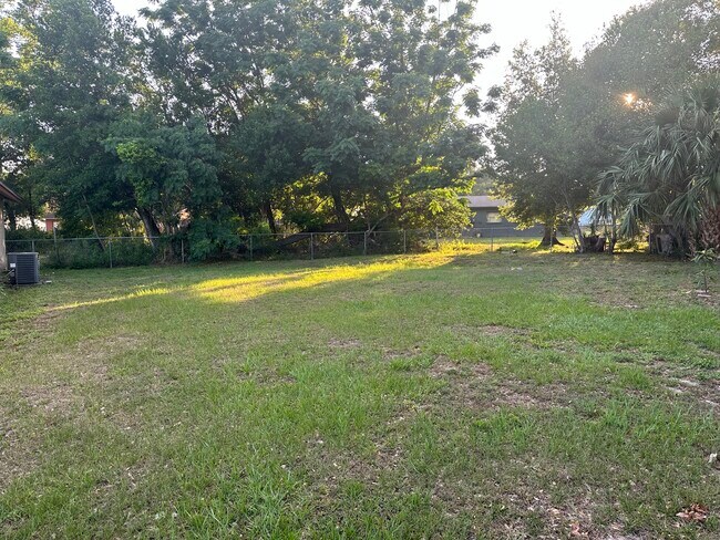 Building Photo - 1342 Scott Cir