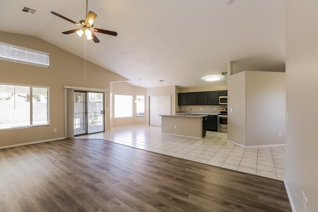 Foto del edificio - 1510 N Saddle St