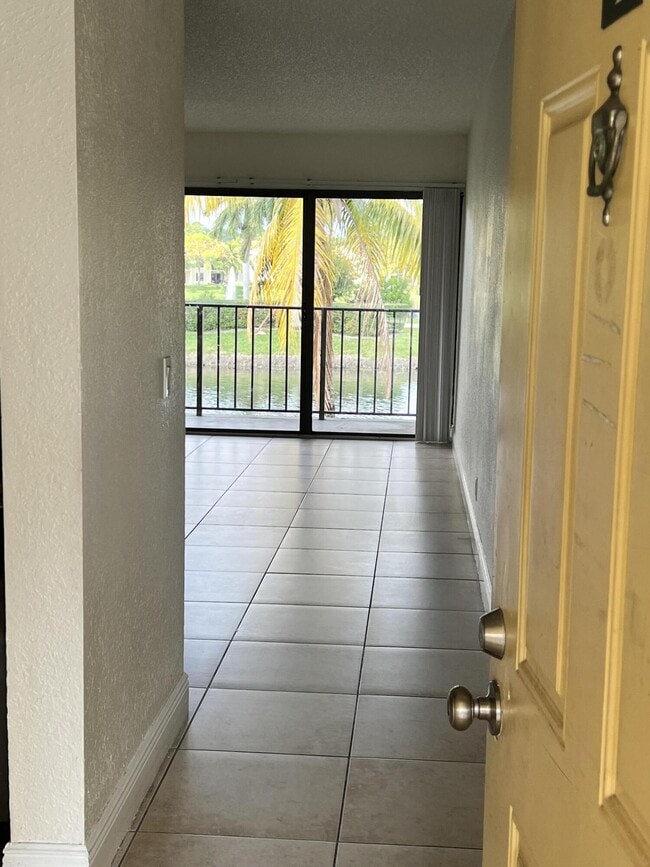 Building Photo - 1523 Lake Crystal Dr