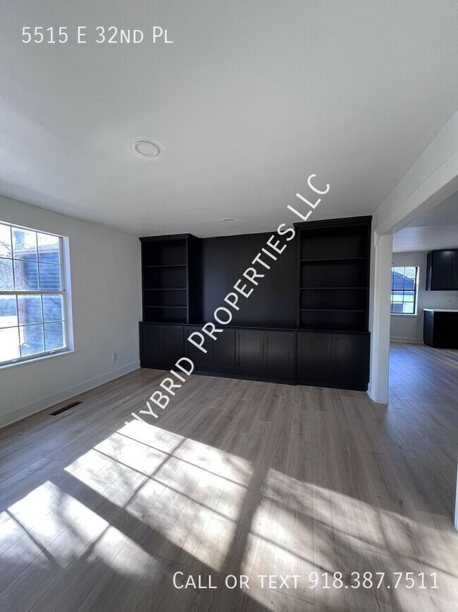 Building Photo - Modern Updated Midtown Home