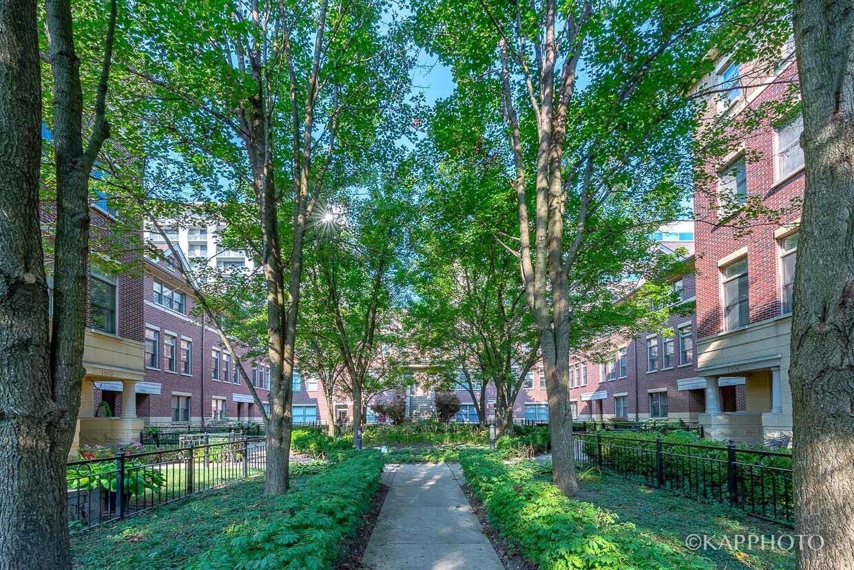 Foto principal - 1942 S Prairie Ave