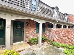 Building Photo - 3113 Colonial Way
