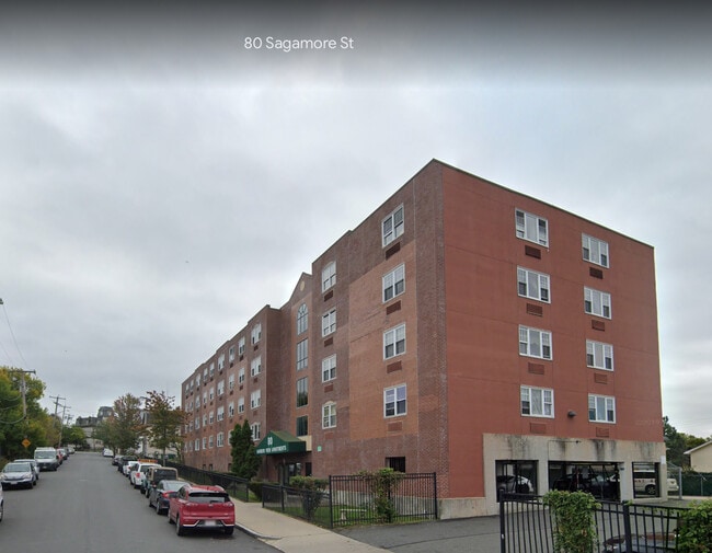 Building Photo - 80 Sagamore St