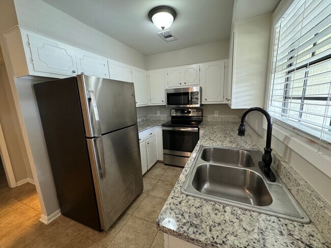 Foto del edificio - Excellent Location!  3 Bed 2.5 Bath Townhouse!