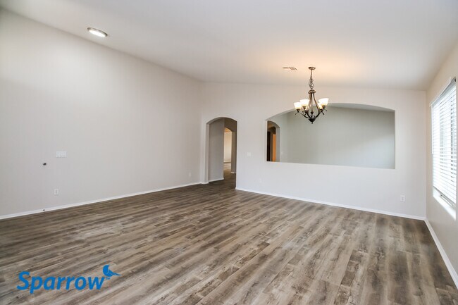 Building Photo - 699 E Baker Dr