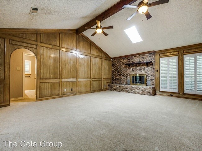 Foto del edificio - 6104 Lakeside Dr