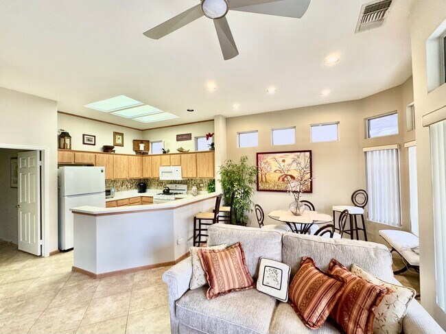 Building Photo - 38517 Fallbrook Ave