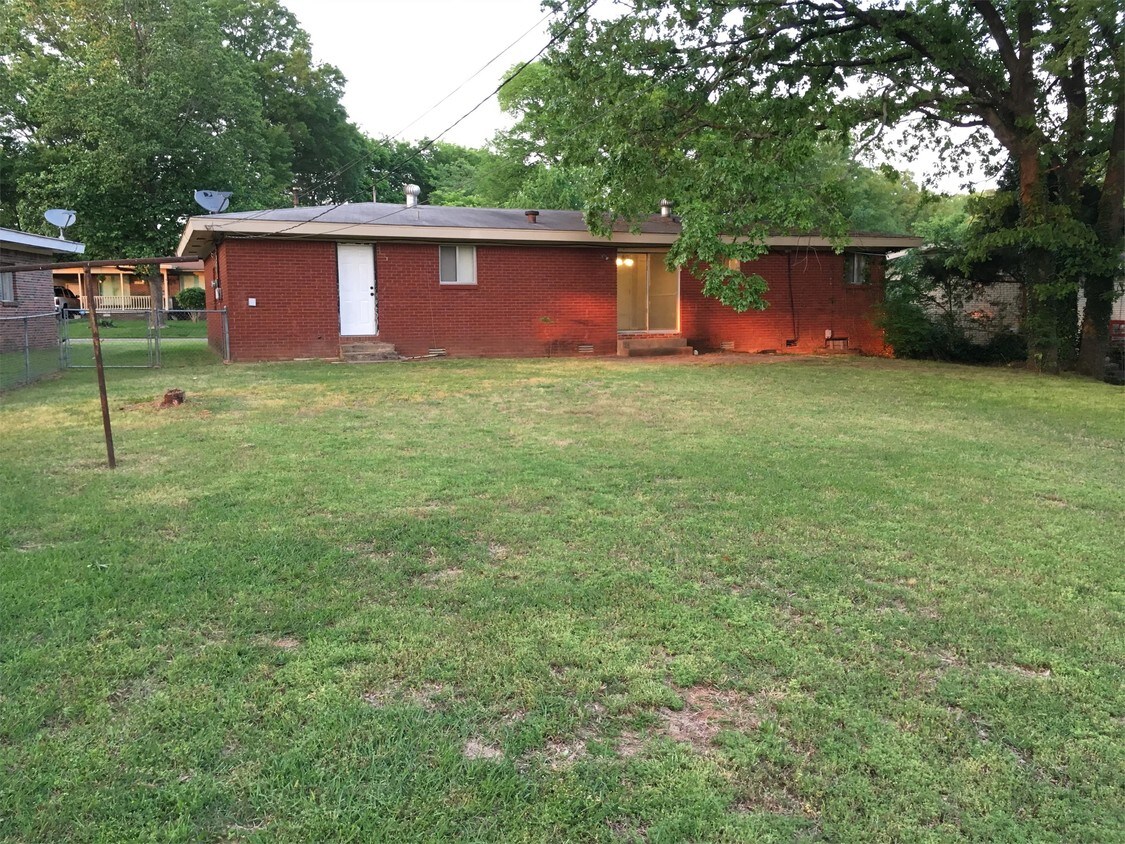 Building Photo - 5607 Applewood Dr