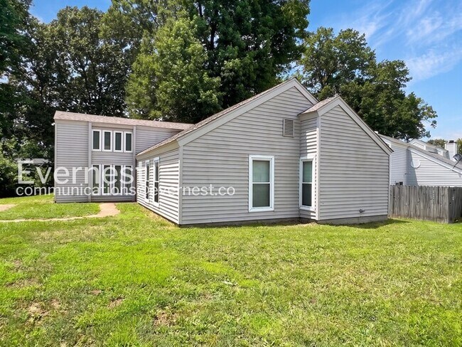Foto del edificio - 3743 Oak Lake Ln