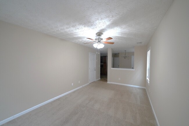 Foto del edificio - 221 Alton Cir