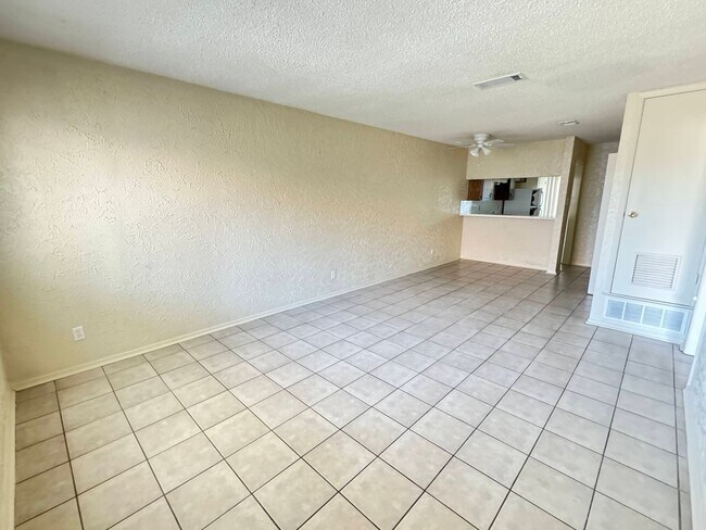 Foto del edificio - 2206 Silverway Dr